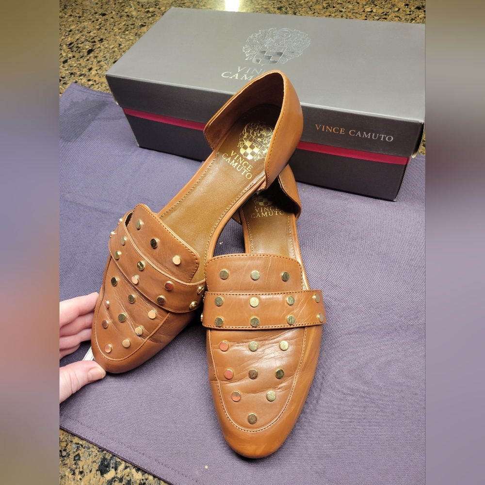 EUC Vince Camuto Wenerly 2 Piece Leather Studded Flats 9W